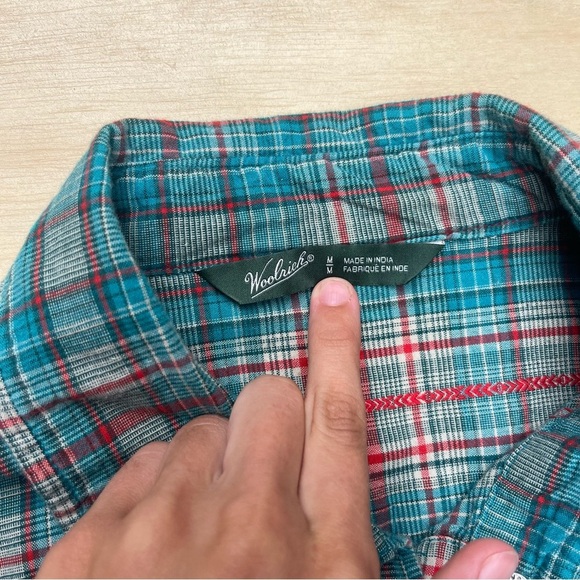Women’s size medium, red blue plaid, long sleeve collared button up Woolrich - Picture 2 of 11
